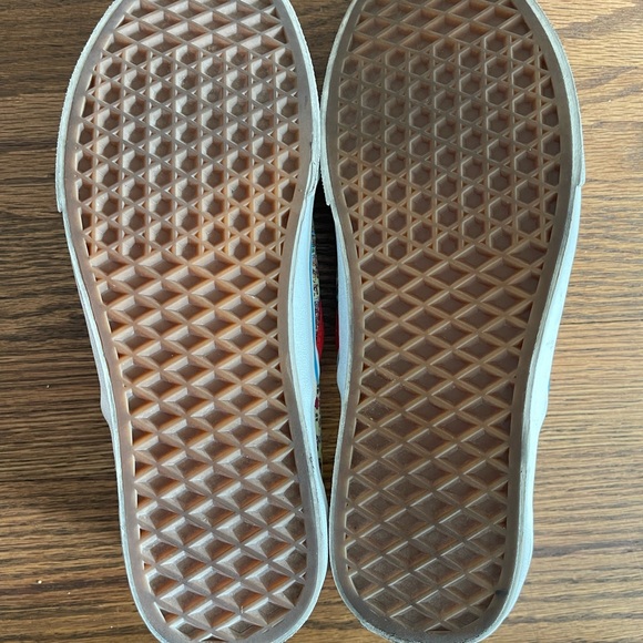 Vans X Where’s Waldo Beach Print Classic Slip On Shoes M 7/W 8.5 Find Steve - Picture 8 of 11